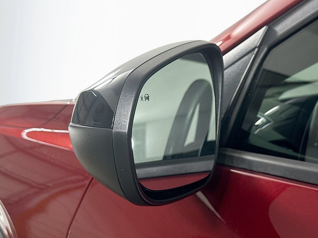 Used 2025 Chevrolet Trax RS w/ Sunroof Package FWD image 38