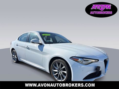 Used 2017 Alfa Romeo Giulia AWD image 1