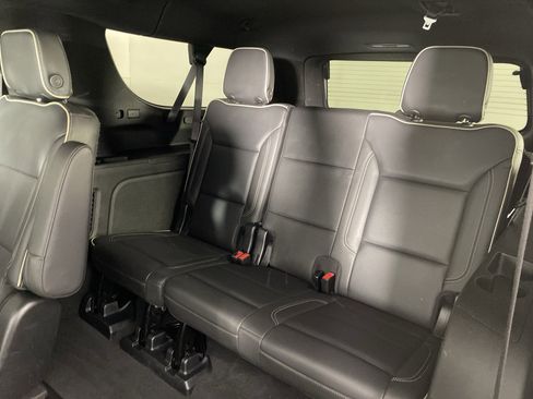 Used 2022 Chevrolet Suburban Premier image 34
