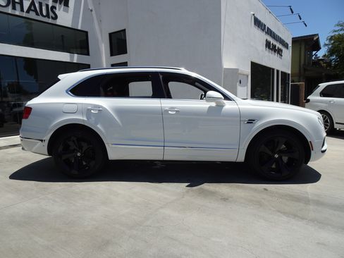 Used 2019 Bentley Bentayga AWD/4WD image 8