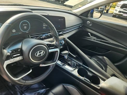 Used 2024 Hyundai Elantra Limited image 12