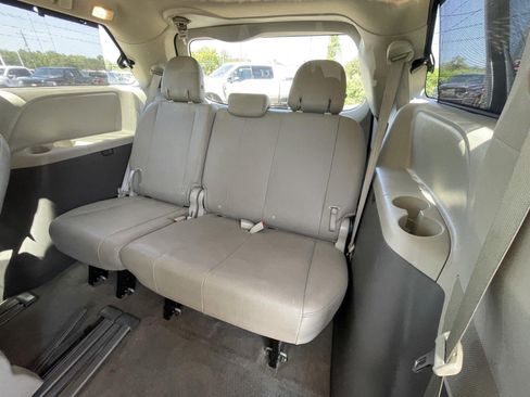 Used 2015 Toyota Sienna XLE Premium FWD image 47