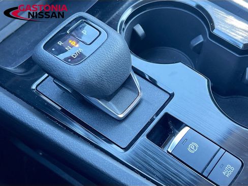 Used 2023 Nissan Rogue SV image 21