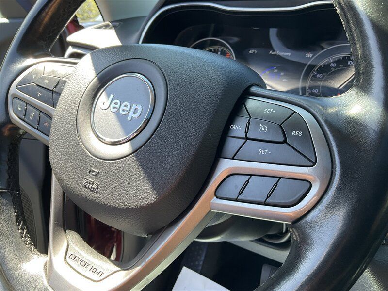 Used 2020 Jeep Cherokee Limited AWD/4WD image 25
