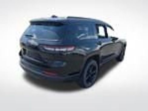 Used 2022 Jeep Grand Cherokee L Limited w/ Black Appearance Package AWD/4WD image 6