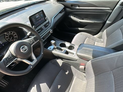 Used 2022 Nissan Altima 2.5 SV FWD image 22