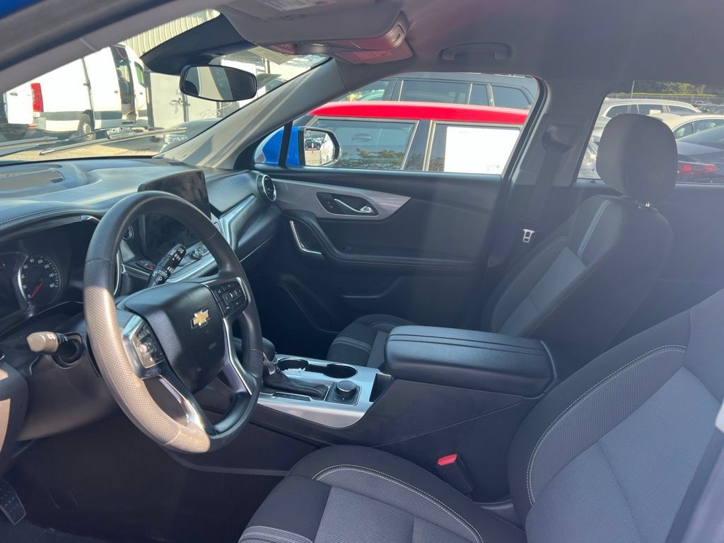 Used 2025 Chevrolet Blazer LT FWD image 8