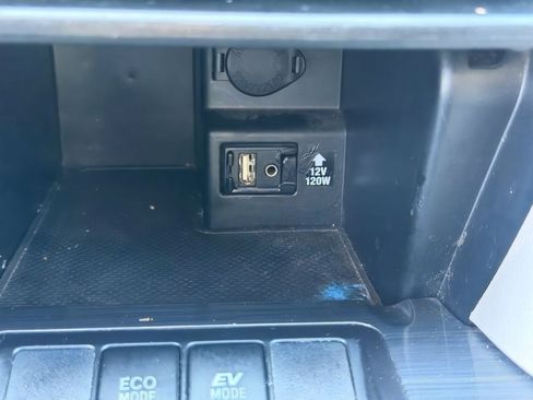 Used 2014 Toyota Camry LE FWD image 29
