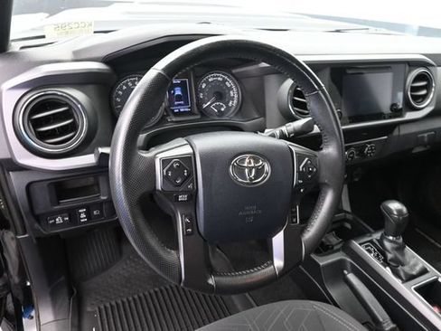Used 2019 Toyota Tacoma TRD Sport w/ Technology Package AWD/4WD image 25
