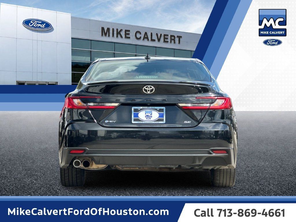 Used 2025 Toyota Camry SE FWD image 4
