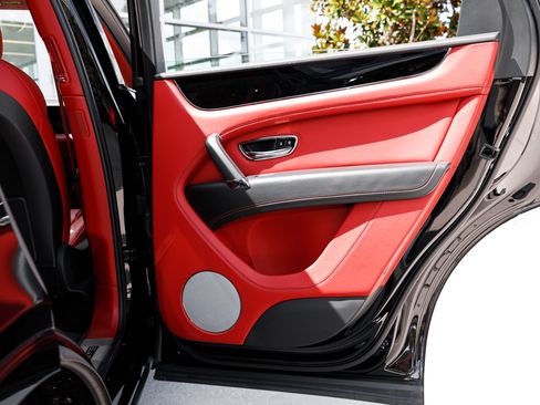 Certified 2020 Bentley Bentayga image 28