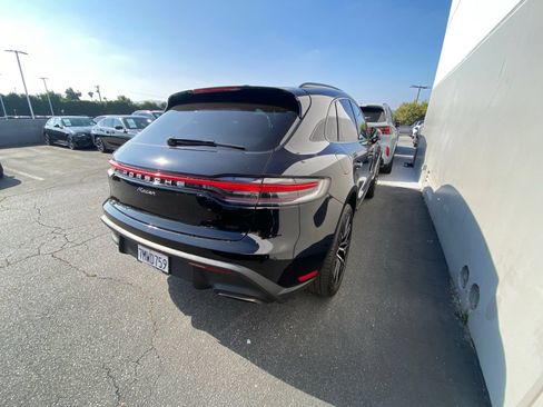 Used 2023 Porsche Macan AWD/4WD image 3
