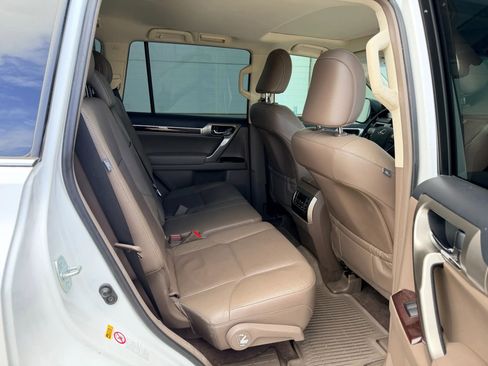 Used 2018 Lexus GX 460 Premium w/ Premium Package image 15