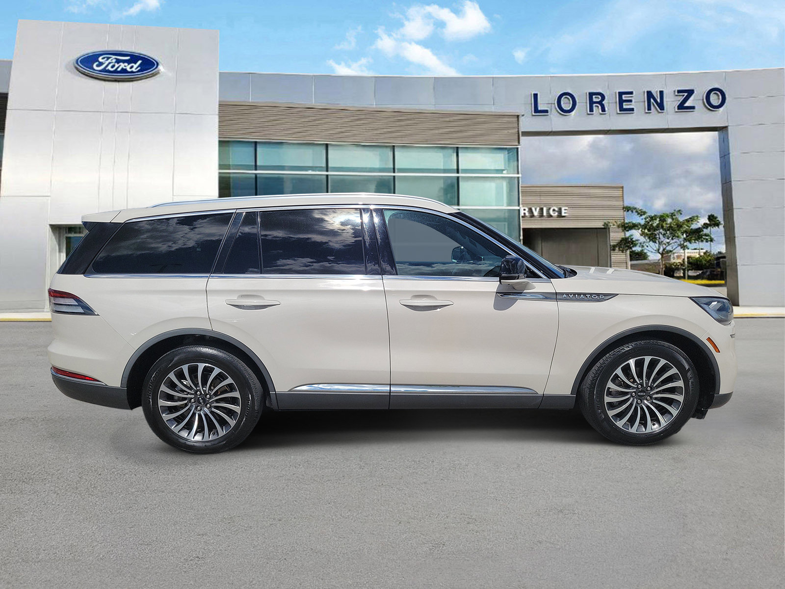 Used 2023 Lincoln Aviator Reserve w/ Elements Package Plus RWD image 4