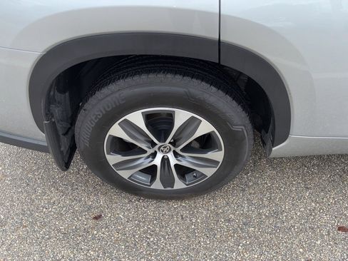 Used 2024 Toyota Highlander XLE image 13