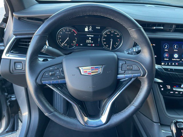 Used 2025 Cadillac XT6 Premium Luxury AWD/4WD image 14