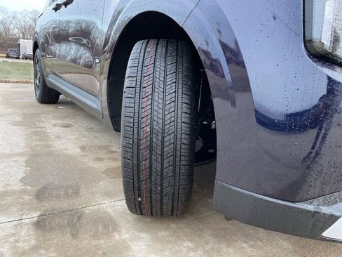 New 2026 Kia Carnival EX image 17