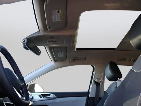 New 2025 Volkswagen Taos SE image 40