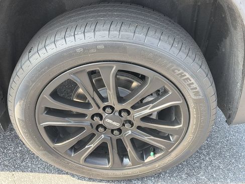 Used 2023 GMC Acadia SLE w/ Driver Convenience Package FWD image 23