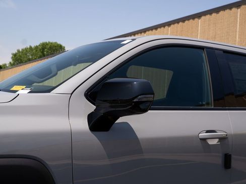 New 2025 Chevrolet Silverado EV LT image 9