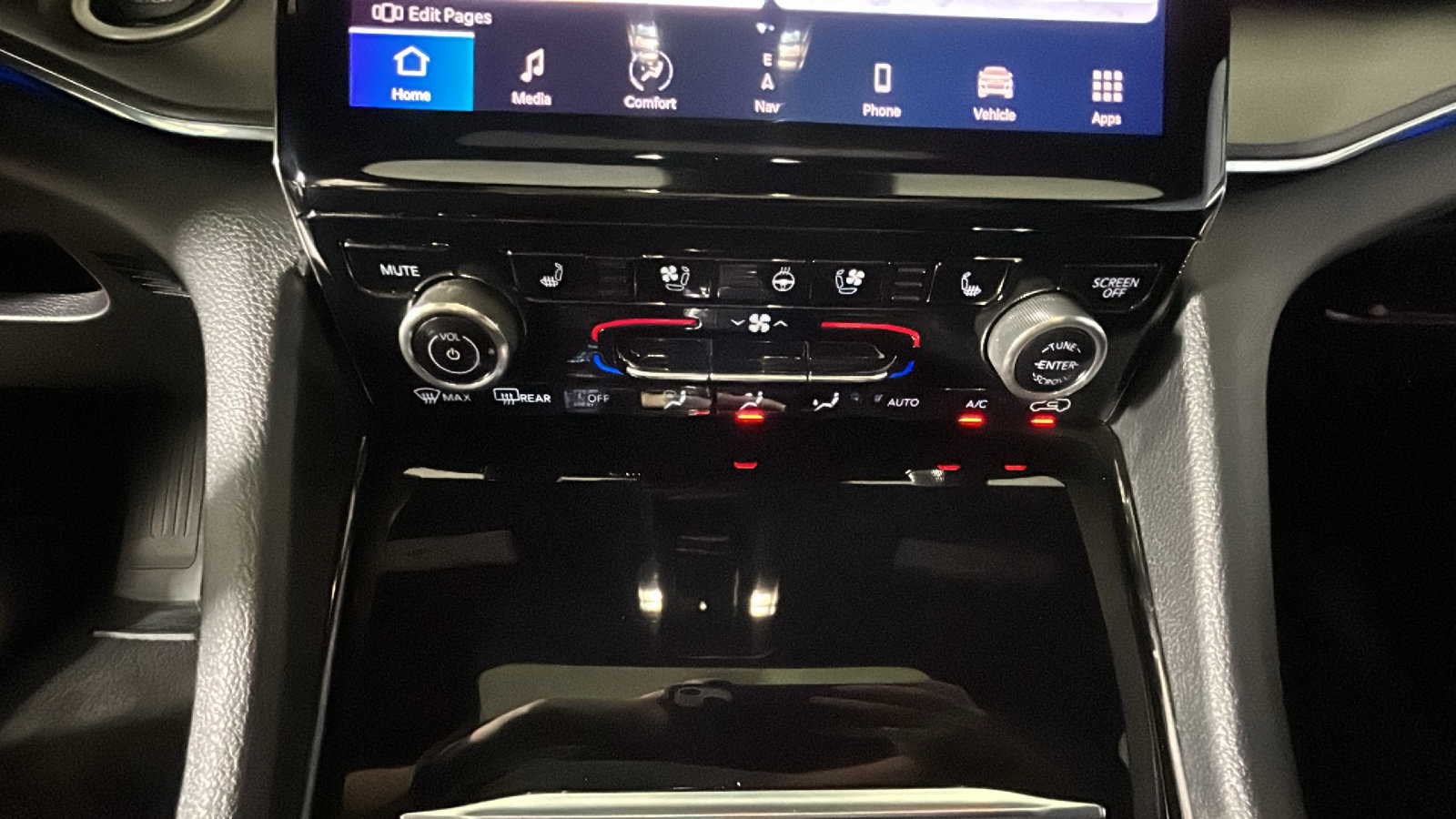 Used 2023 Jeep Grand Cherokee Overland w/ Luxury Tech Group IV AWD/4WD image 26
