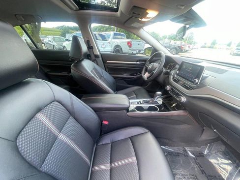 Used 2024 Nissan Altima 2.5 SR AWD/4WD image 12