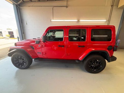 Certified 2025 Jeep Wrangler Unlimited Sahara AWD/4WD image 1