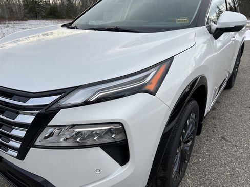 New 2026 Nissan Rogue Platinum image 14