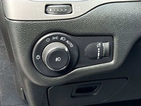 Used 2022 Jeep Cherokee Latitude w/ Sun & Sound Group AWD/4WD image 10