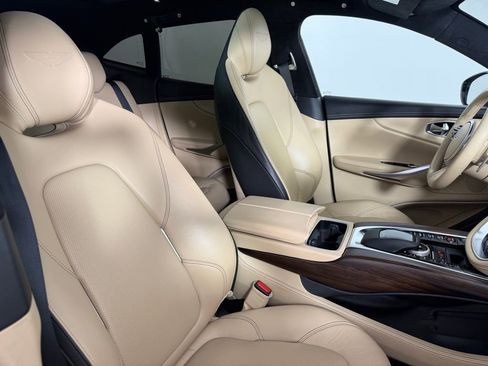 Used 2021 Aston Martin DBX image 16