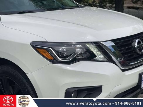 Used 2017 Nissan Pathfinder Platinum w/ Midnight Edition Package AWD/4WD image 11
