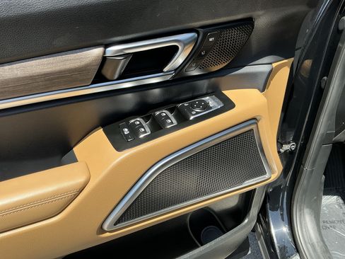 Used 2022 Kia Telluride SX w/ Towing Package FWD image 19