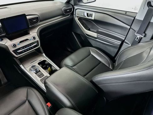 Certified 2023 Ford Explorer XLT w/ Equipment Group 202A RWD image 11