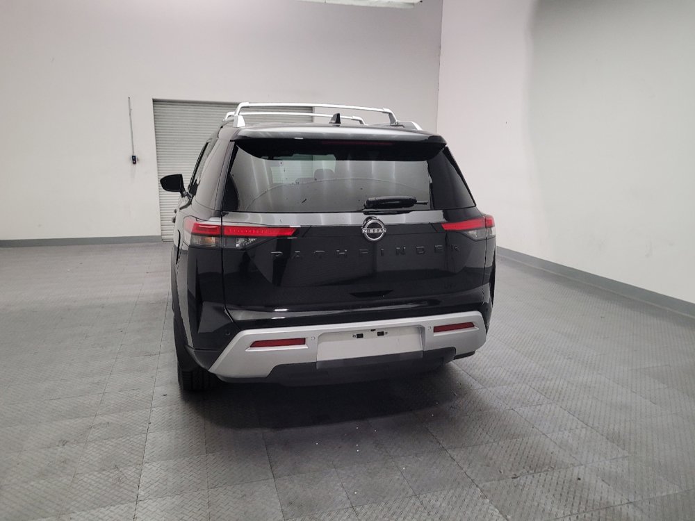 Used 2022 Nissan Pathfinder SL w/ SL Black Package FWD image 6