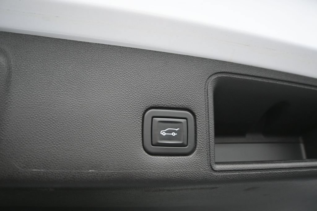 Used 2020 GMC Terrain SLE w/ Driver Convenience Package AWD/4WD image 16