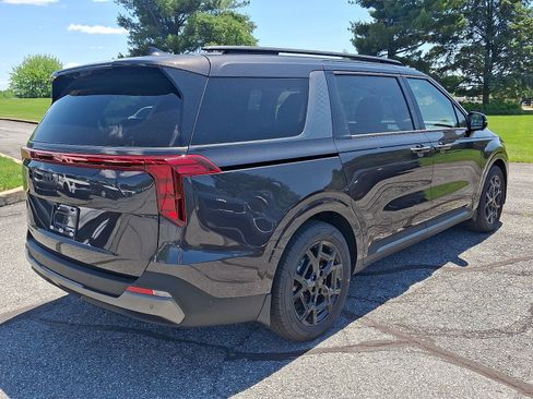 New 2026 Kia Carnival SX w/ SX Dark Edition Package FWD image 3