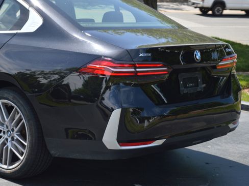 Certified 2025 BMW 530i xDrive AWD/4WD image 3