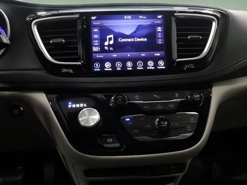 Used 2020 Chrysler Pacifica Limited FWD image 22