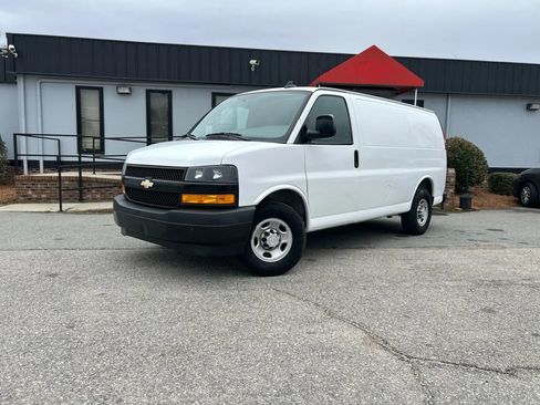Used 2019 Chevrolet Express 2500 Van 3D w/ Communications Package image 3
