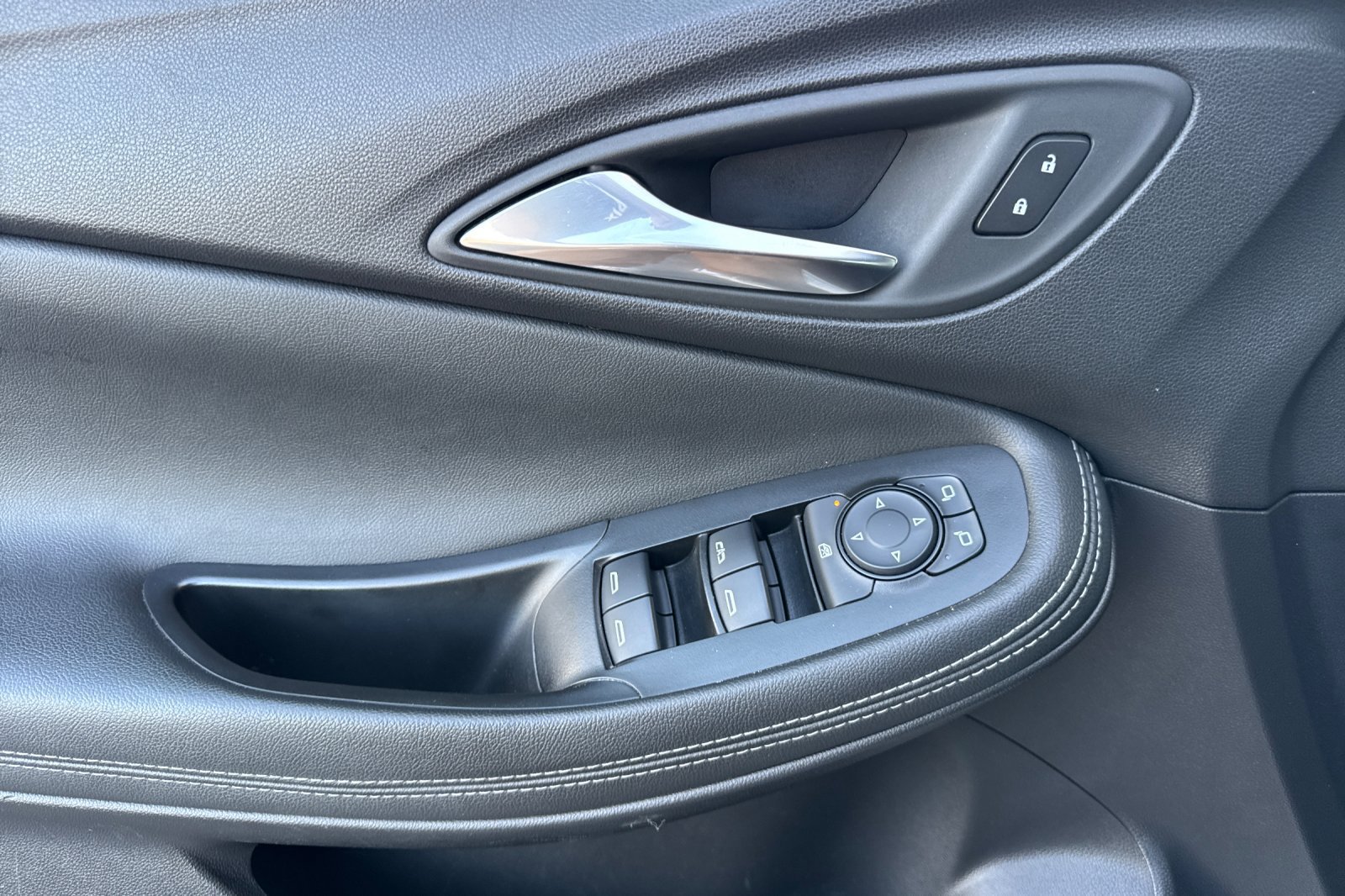 Used 2023 Buick Encore GX Select FWD image 12