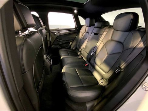 Certified 2023 Porsche Macan AWD/4WD image 24