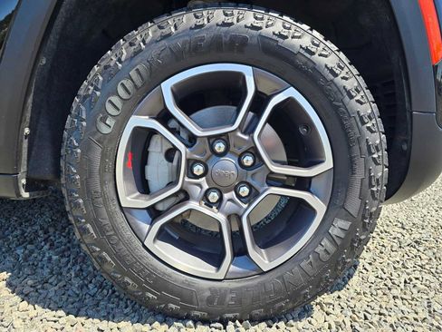 Used 2022 Jeep Grand Cherokee Trailhawk AWD/4WD image 9