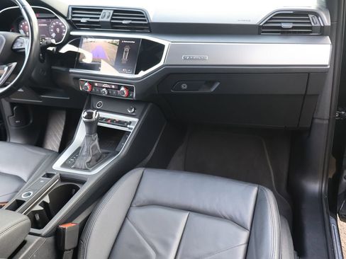 Used 2024 Audi Q3 2.0T Premium image 32