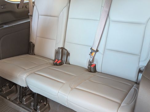 Used 2023 GMC Yukon XL SLT w/ SLT Luxury Package image 17