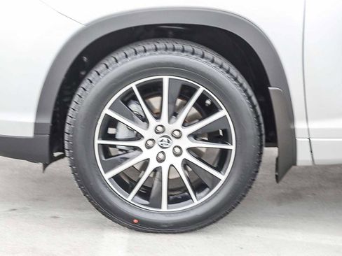 Certified 2018 Toyota Highlander SE image 10