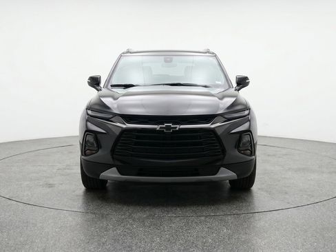 Used 2025 Chevrolet Blazer LT FWD image 2