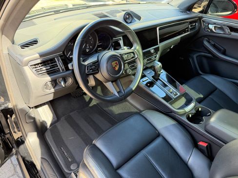 Used 2022 Porsche Macan AWD/4WD image 30