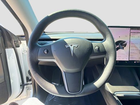 Used 2021 Tesla Model Y Performance image 39
