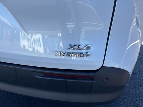 Used 2023 Toyota Sienna XLE image 11