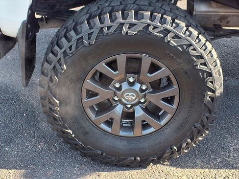 Used 2021 Toyota Tacoma SR5 image 9